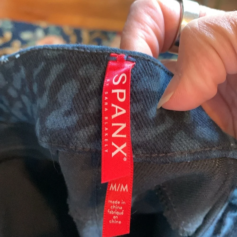 Spanx pull on stretch jeans/jeggings in blue‎ leopard. Worn 3x. Retsil 129